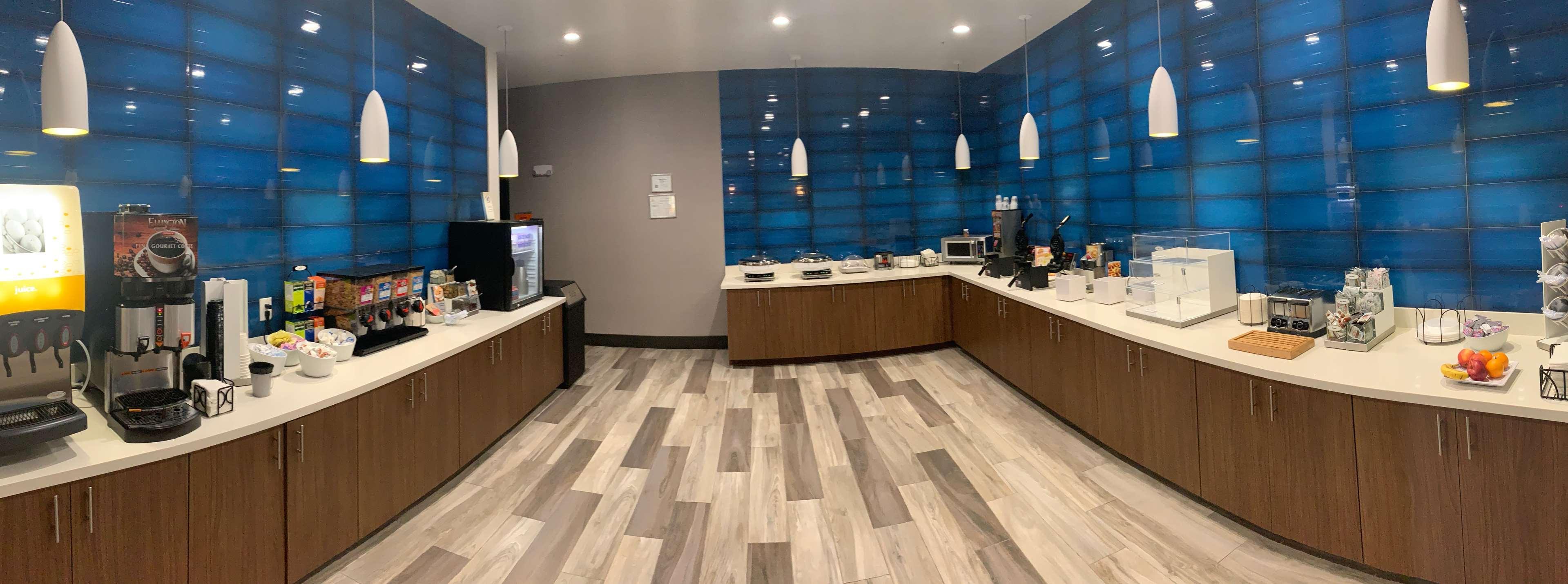 Best Western Plus Coweta'S 1St Hotel Exterior photo