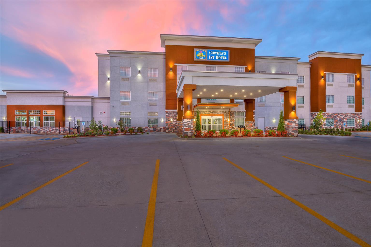 Best Western Plus Coweta'S 1St Hotel Exterior photo