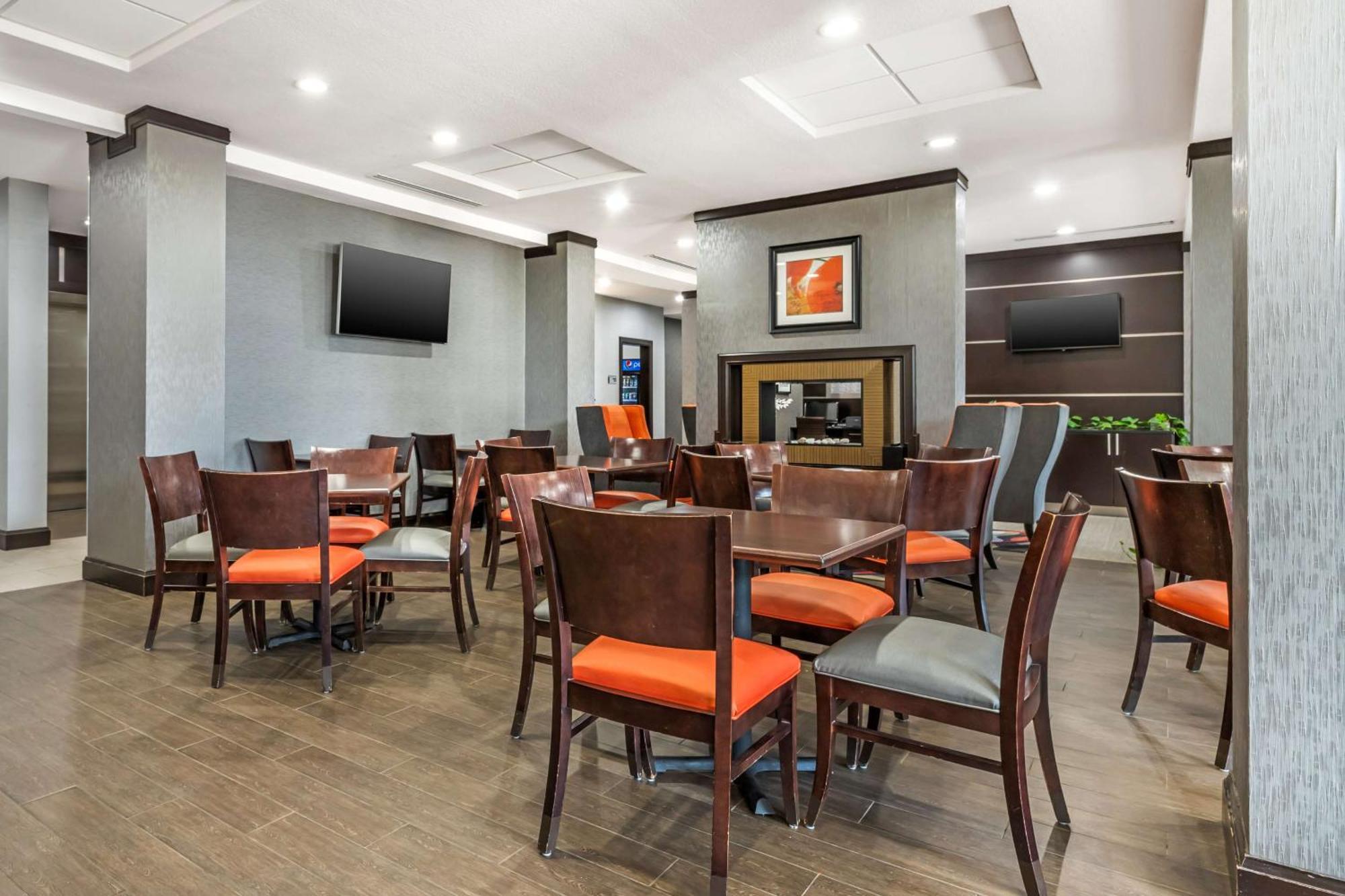 Best Western Plus Coweta'S 1St Hotel Exterior photo
